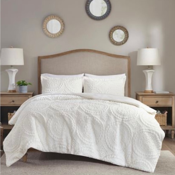 Madison Park Nova Ivory Embroidered Medallion Faux Fur Plush Duvet Cover Set - Picture 2 of 15